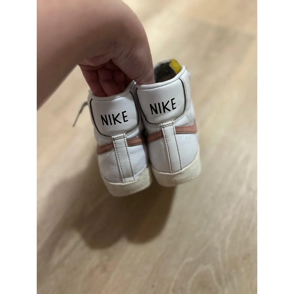 Pink‎ women's nike blazers